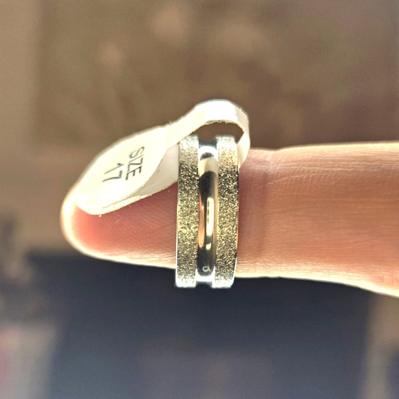 Sparkly Banded Stainless Steel Ring - Size 7 - Picture 4 of 5